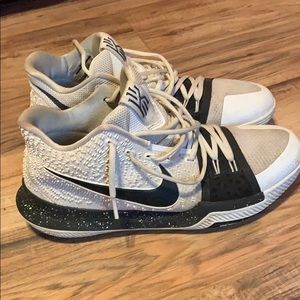 Kyrie 3 Nike basketball shoes